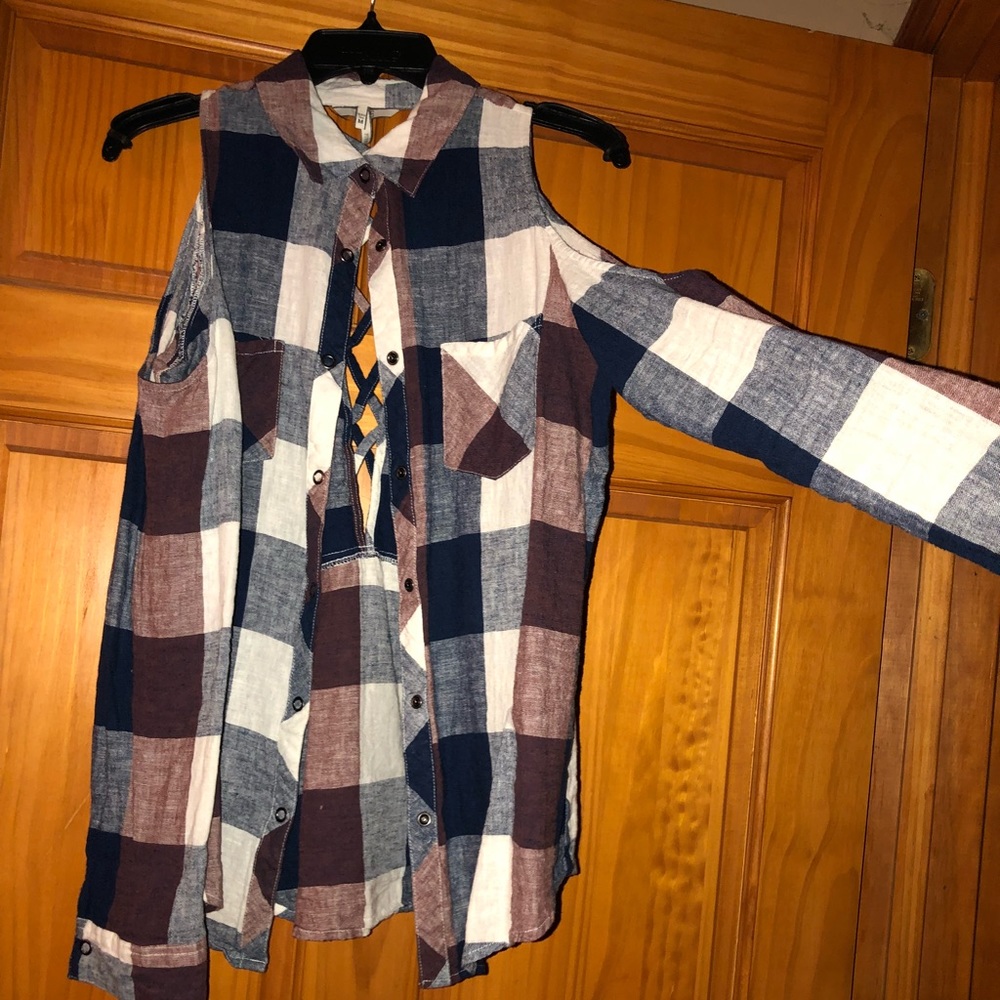 BKE Cold Shoulder Button-Up